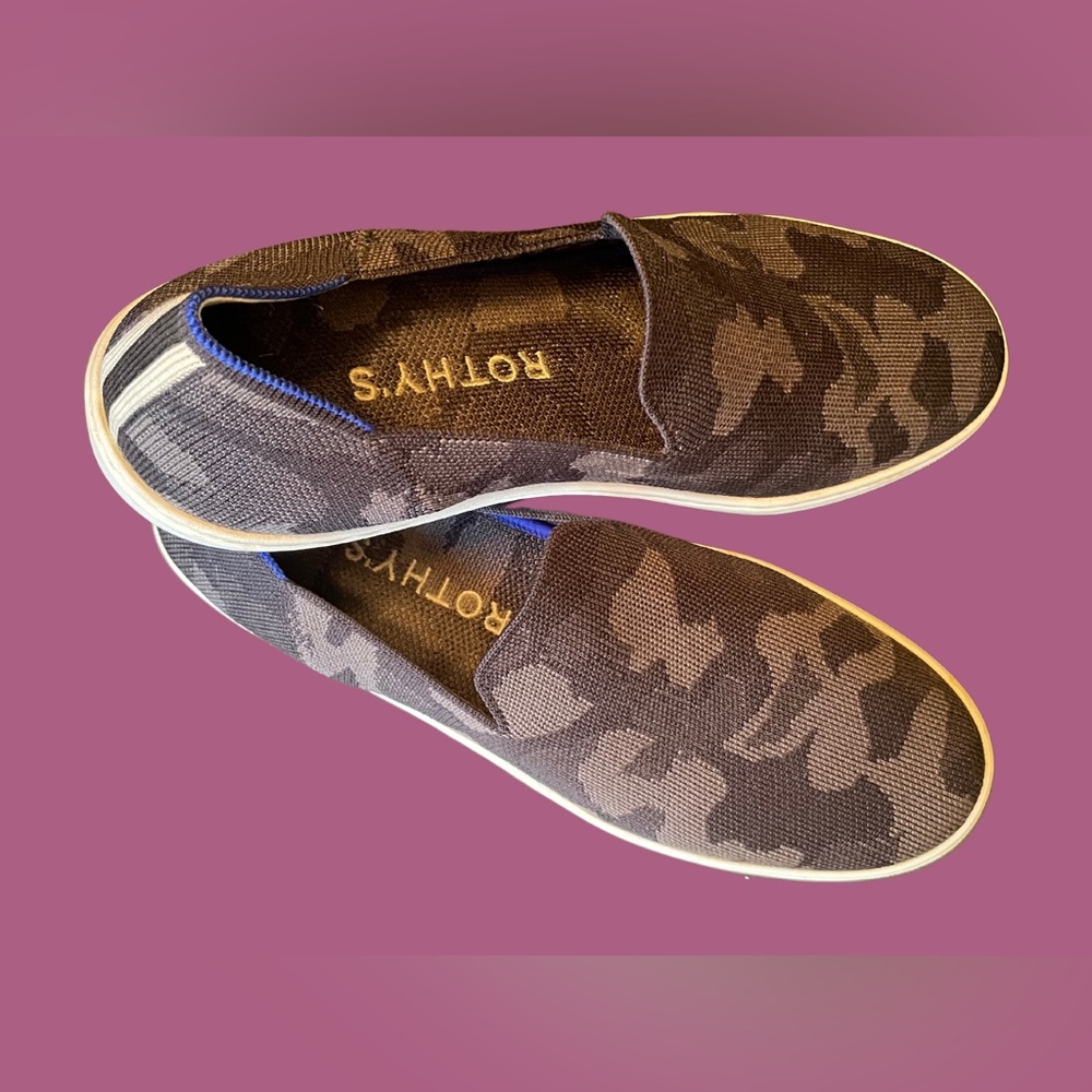 ROTHYS Camo 10.5 slip on sneaker-Machine washable and flexible. Worn ONCE!